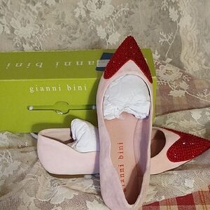 Valentine NIB Gianni Bini shoes Pink suede Flats Red bead Accents pointed toe 9M